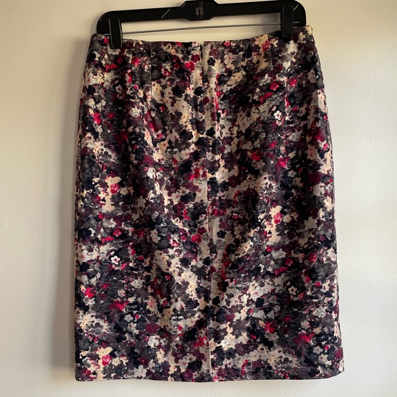 Talbots Abstract Floral Pencil Skirt Size 8 - Picture 3 of 6